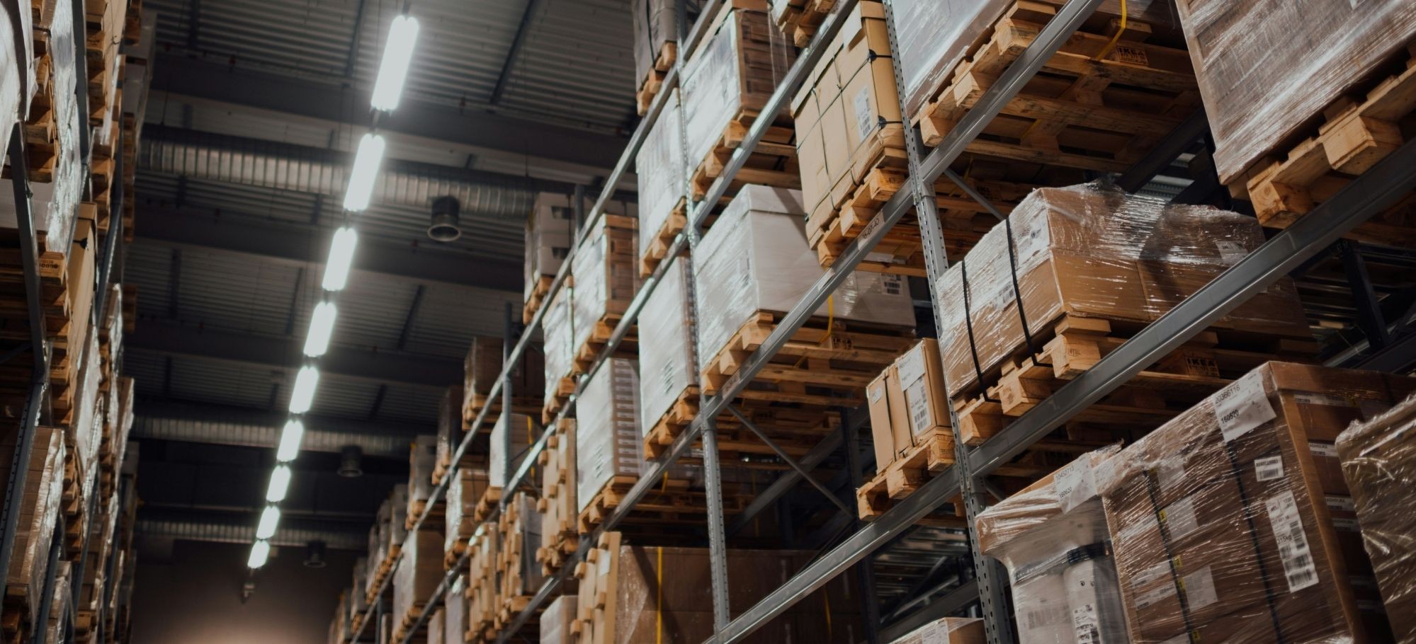 Hiszpański w pracy – słownictwo i zwroty dla magazynu i logistyki (A2–B1)